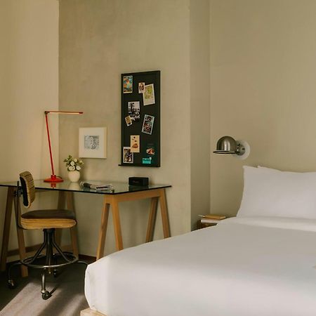 Chambers Hotel Central Park South, Sonder By Marriott Bonvoy New York Bagian luar foto