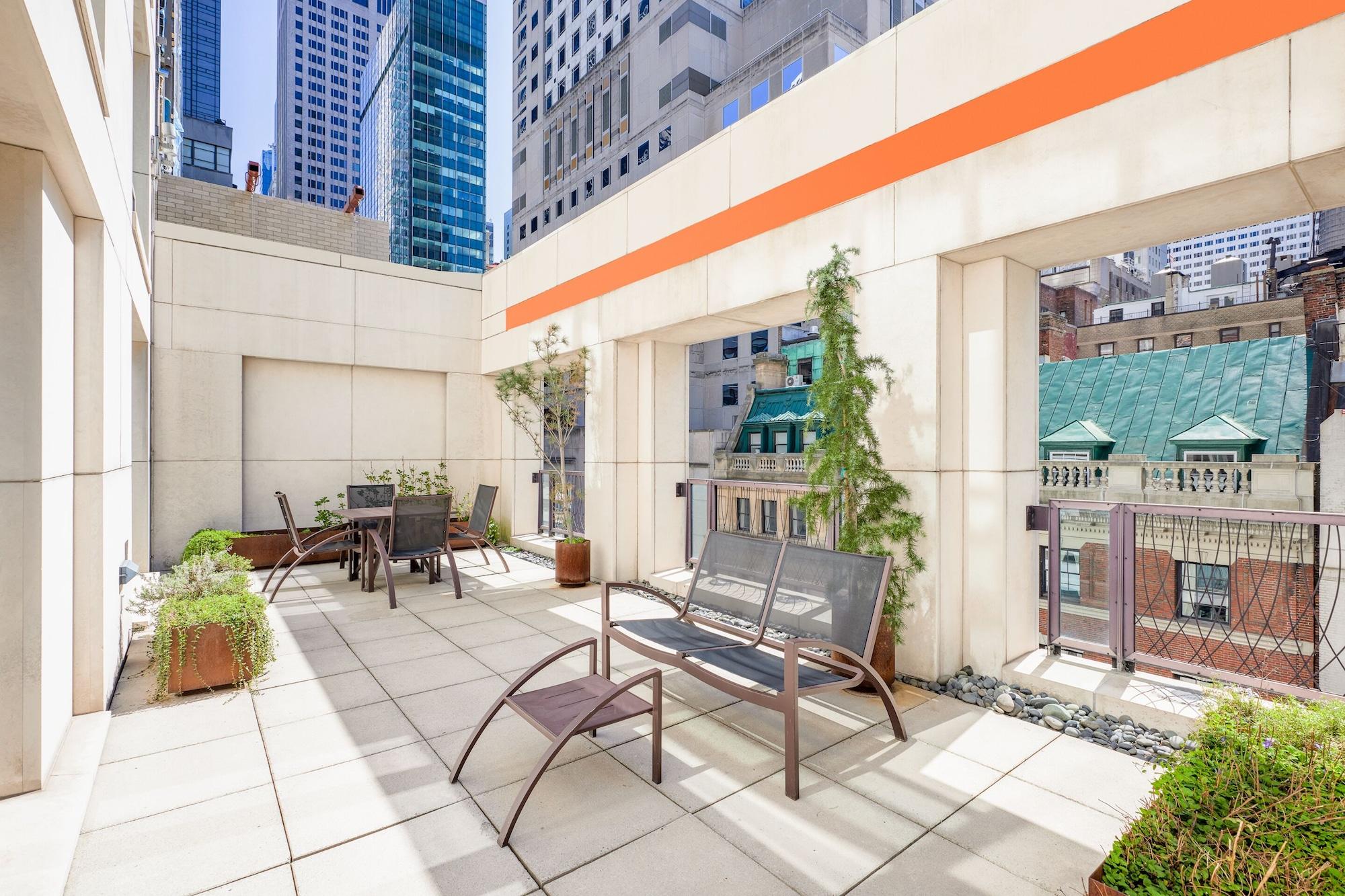 Chambers Hotel Central Park South, Sonder By Marriott Bonvoy New York Bagian luar foto