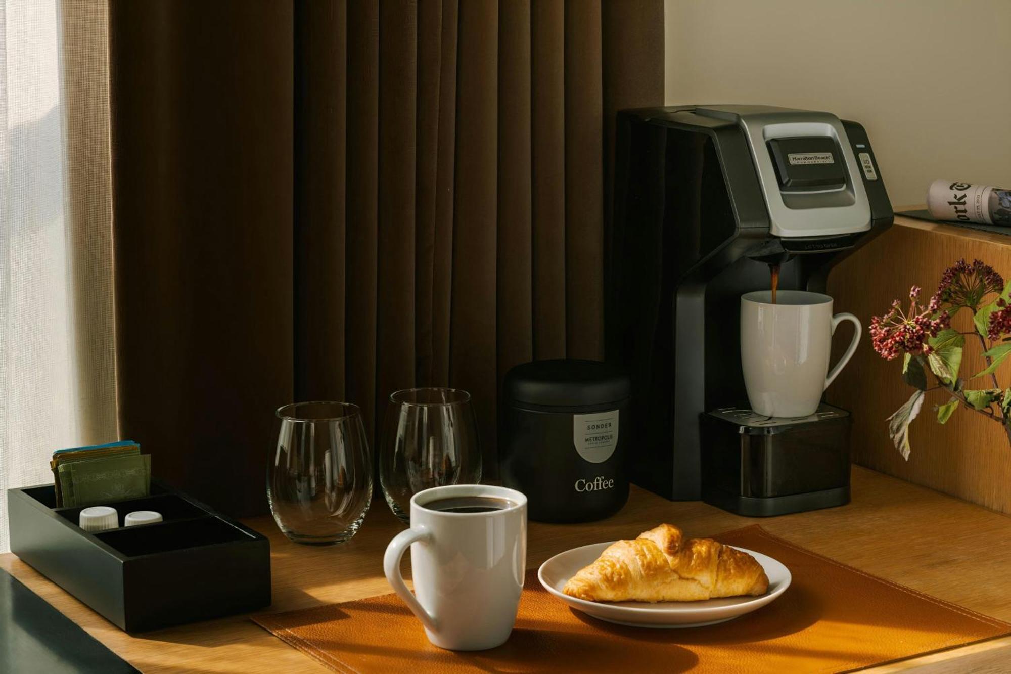 Chambers Hotel Central Park South, Sonder By Marriott Bonvoy New York Bagian luar foto