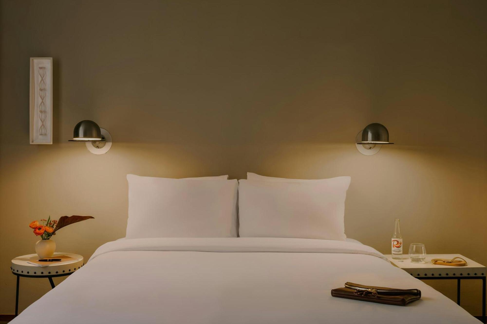 Chambers Hotel Central Park South, Sonder By Marriott Bonvoy New York Bagian luar foto