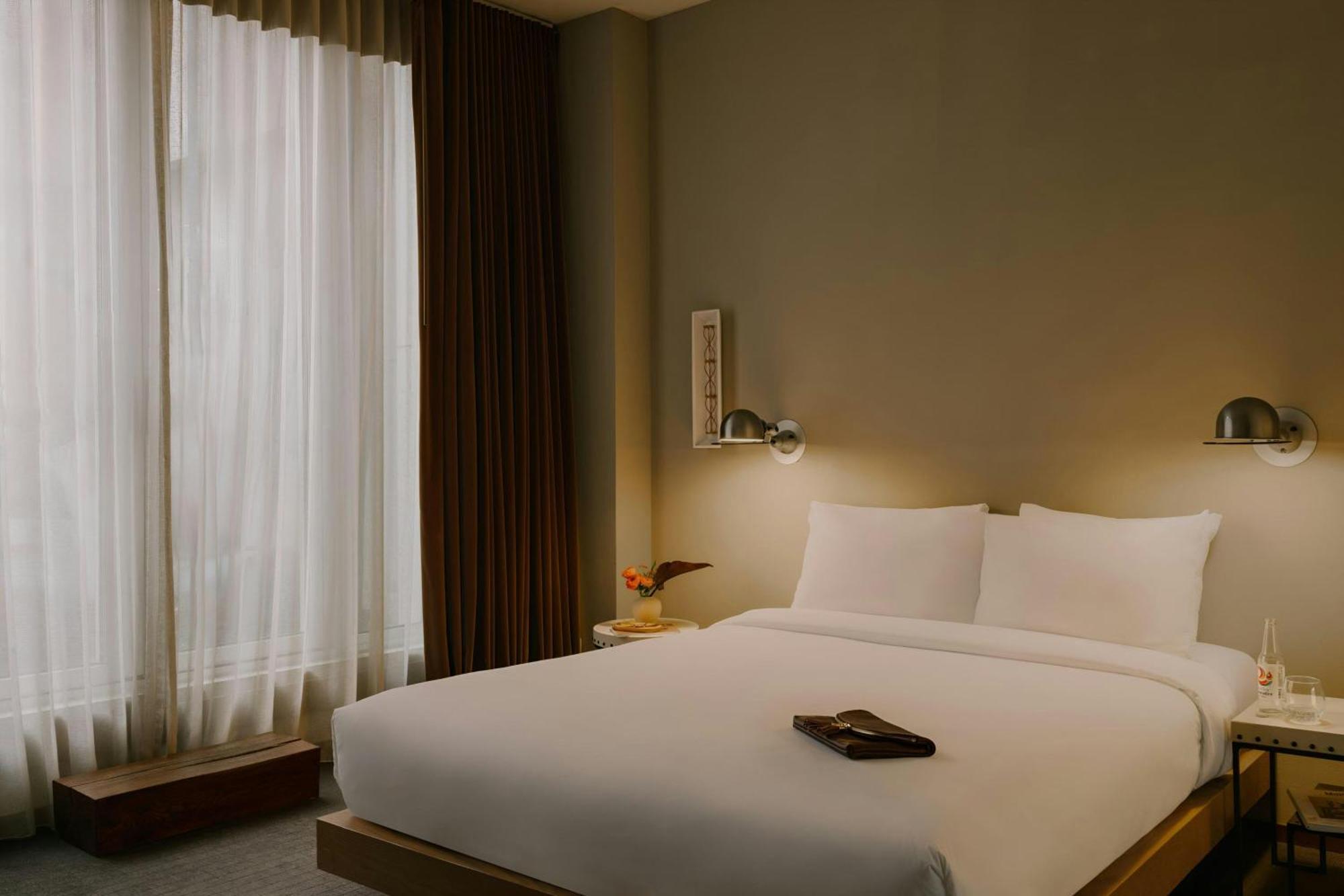 Chambers Hotel Central Park South, Sonder By Marriott Bonvoy New York Bagian luar foto
