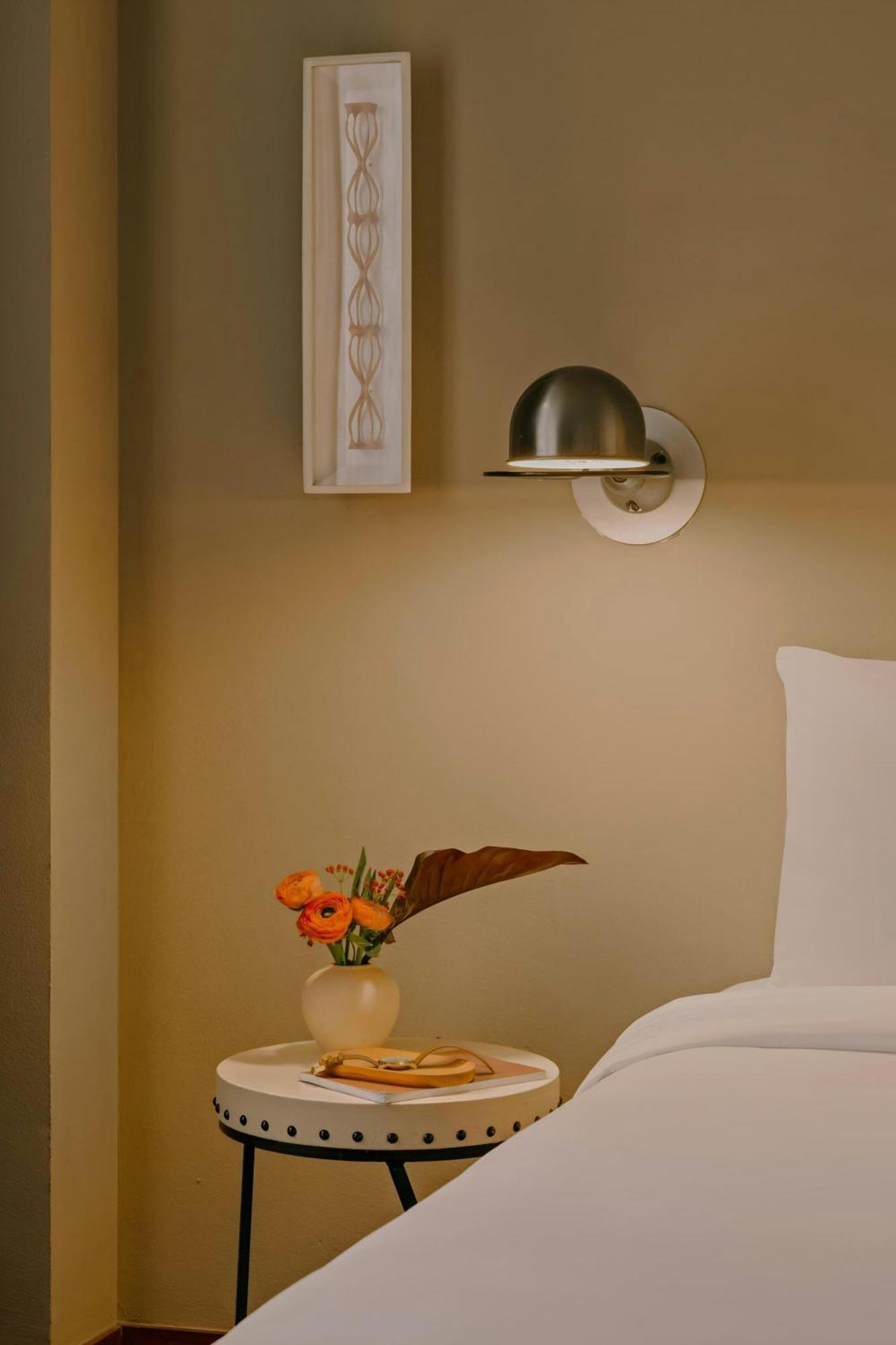 Chambers Hotel Central Park South, Sonder By Marriott Bonvoy New York Bagian luar foto