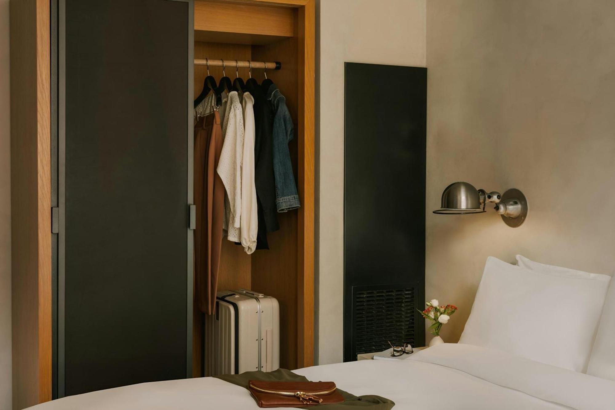 Chambers Hotel Central Park South, Sonder By Marriott Bonvoy New York Bagian luar foto