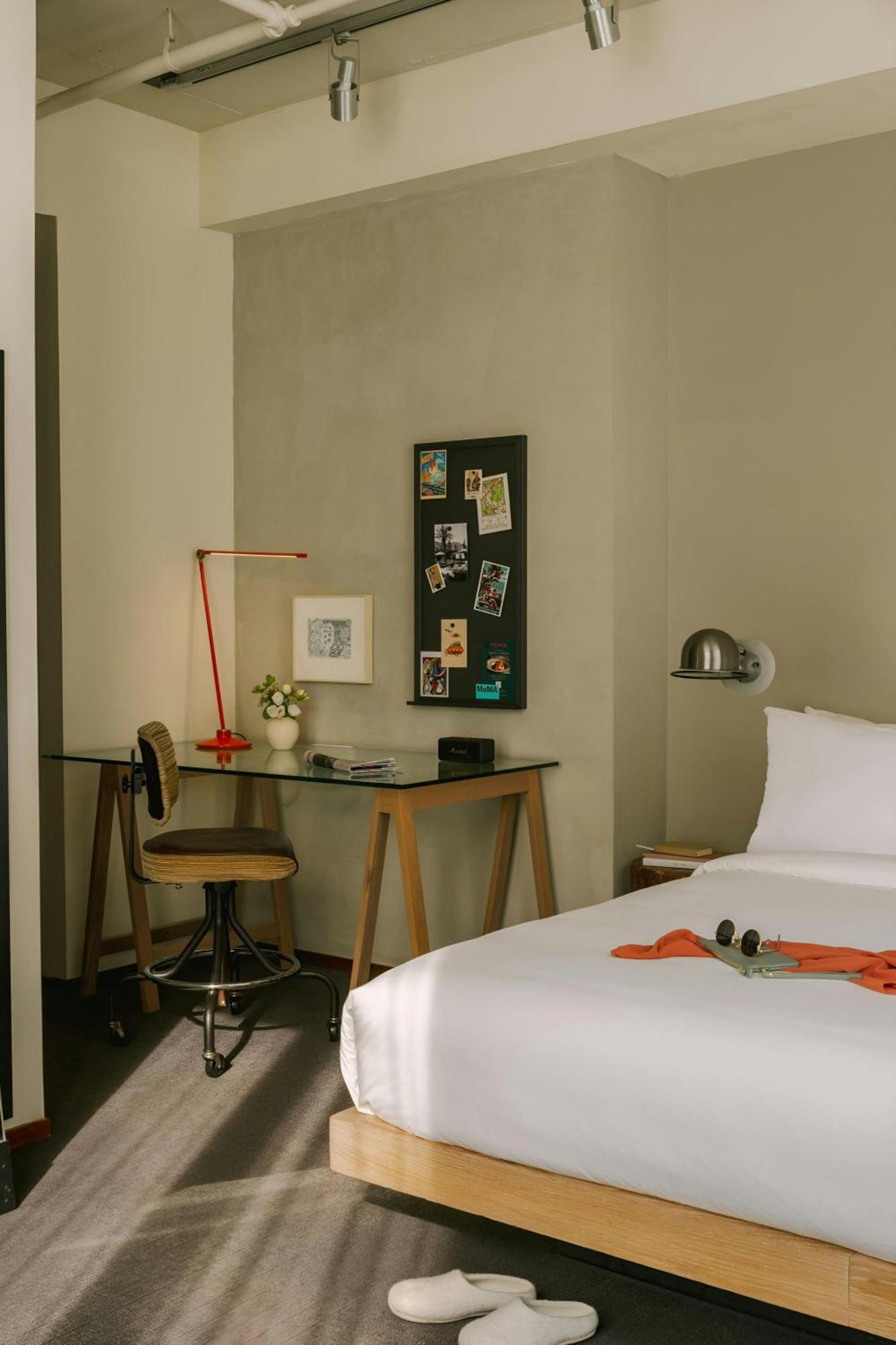 Chambers Hotel Central Park South, Sonder By Marriott Bonvoy New York Bagian luar foto