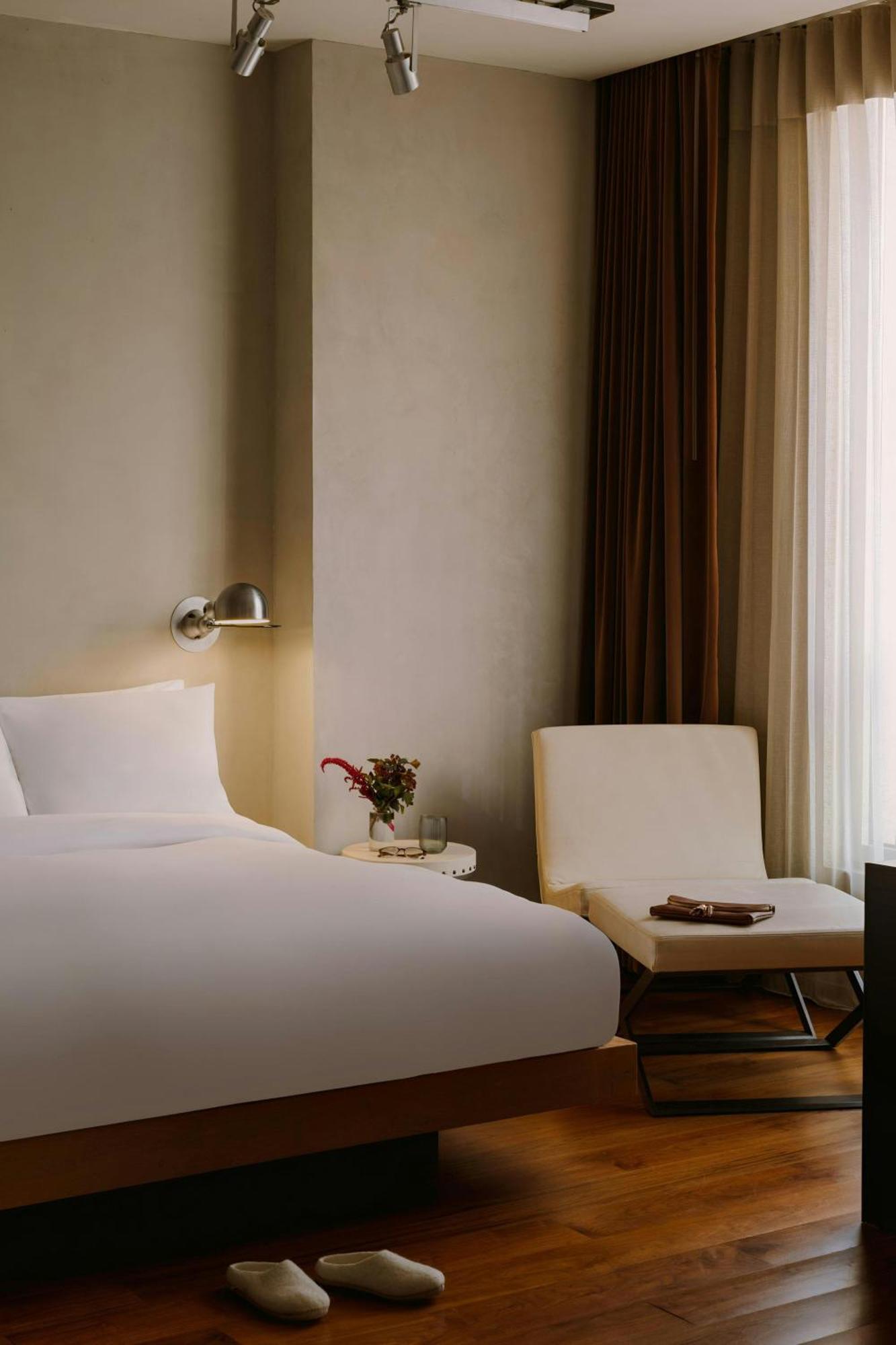 Chambers Hotel Central Park South, Sonder By Marriott Bonvoy New York Bagian luar foto