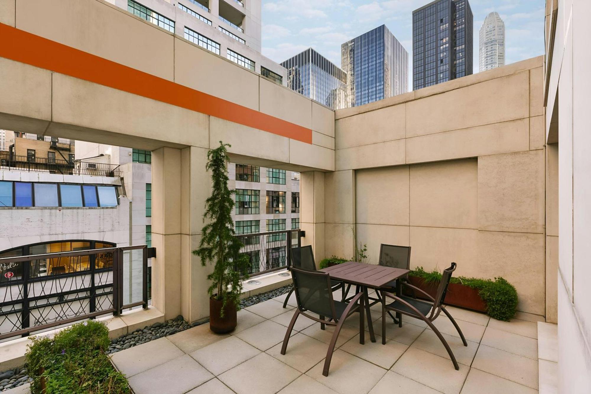 Chambers Hotel Central Park South, Sonder By Marriott Bonvoy New York Bagian luar foto