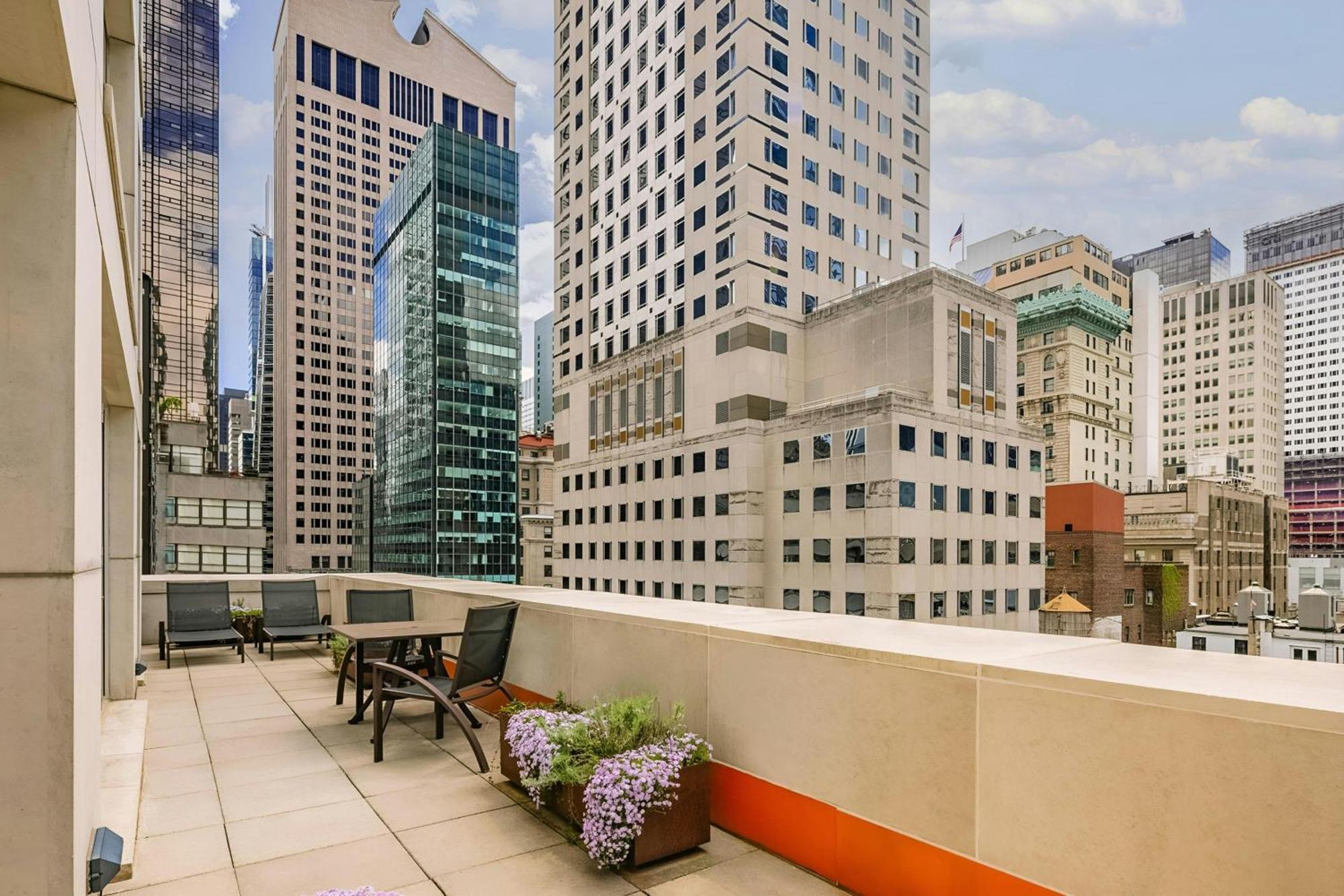 Chambers Hotel Central Park South, Sonder By Marriott Bonvoy New York Bagian luar foto