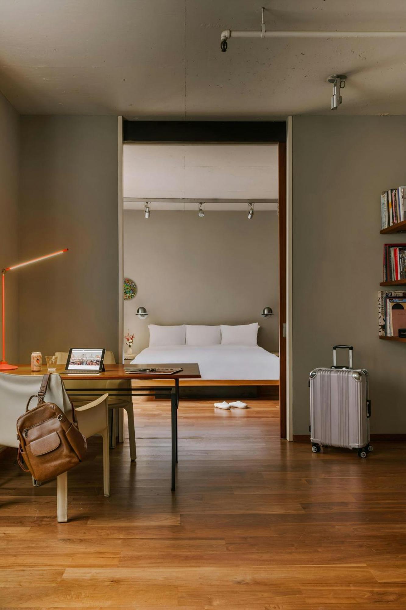 Chambers Hotel Central Park South, Sonder By Marriott Bonvoy New York Bagian luar foto