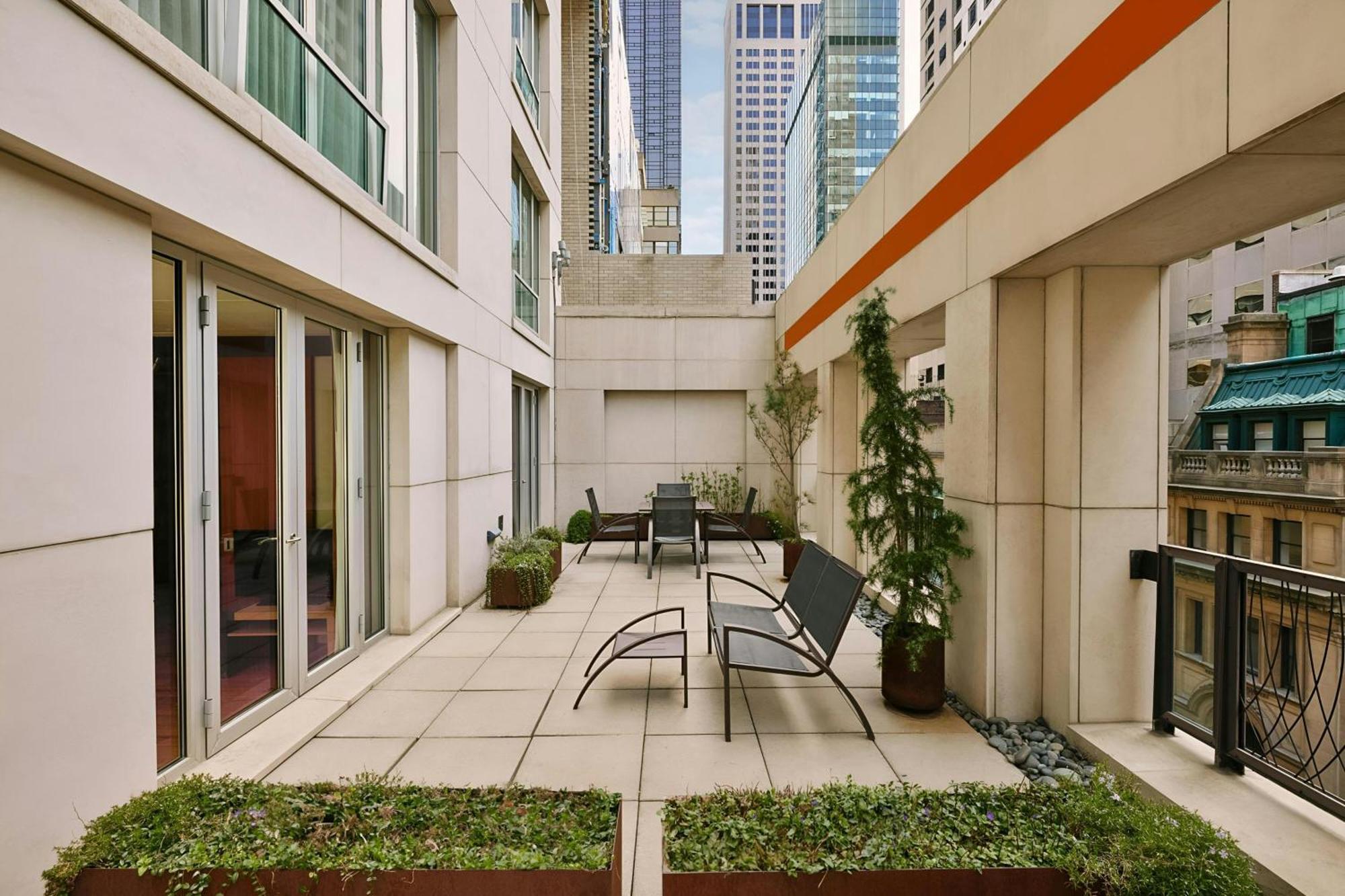 Chambers Hotel Central Park South, Sonder By Marriott Bonvoy New York Bagian luar foto
