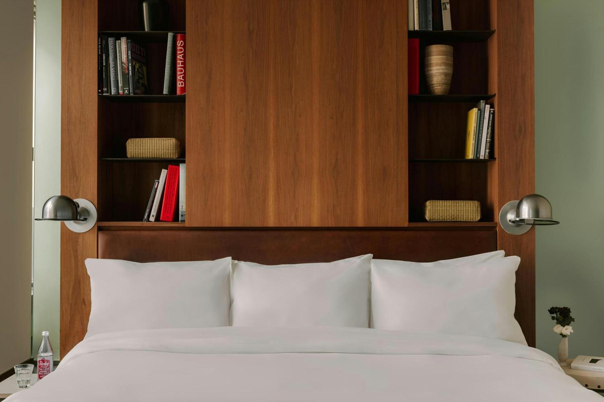 Chambers Hotel Central Park South, Sonder By Marriott Bonvoy New York Bagian luar foto