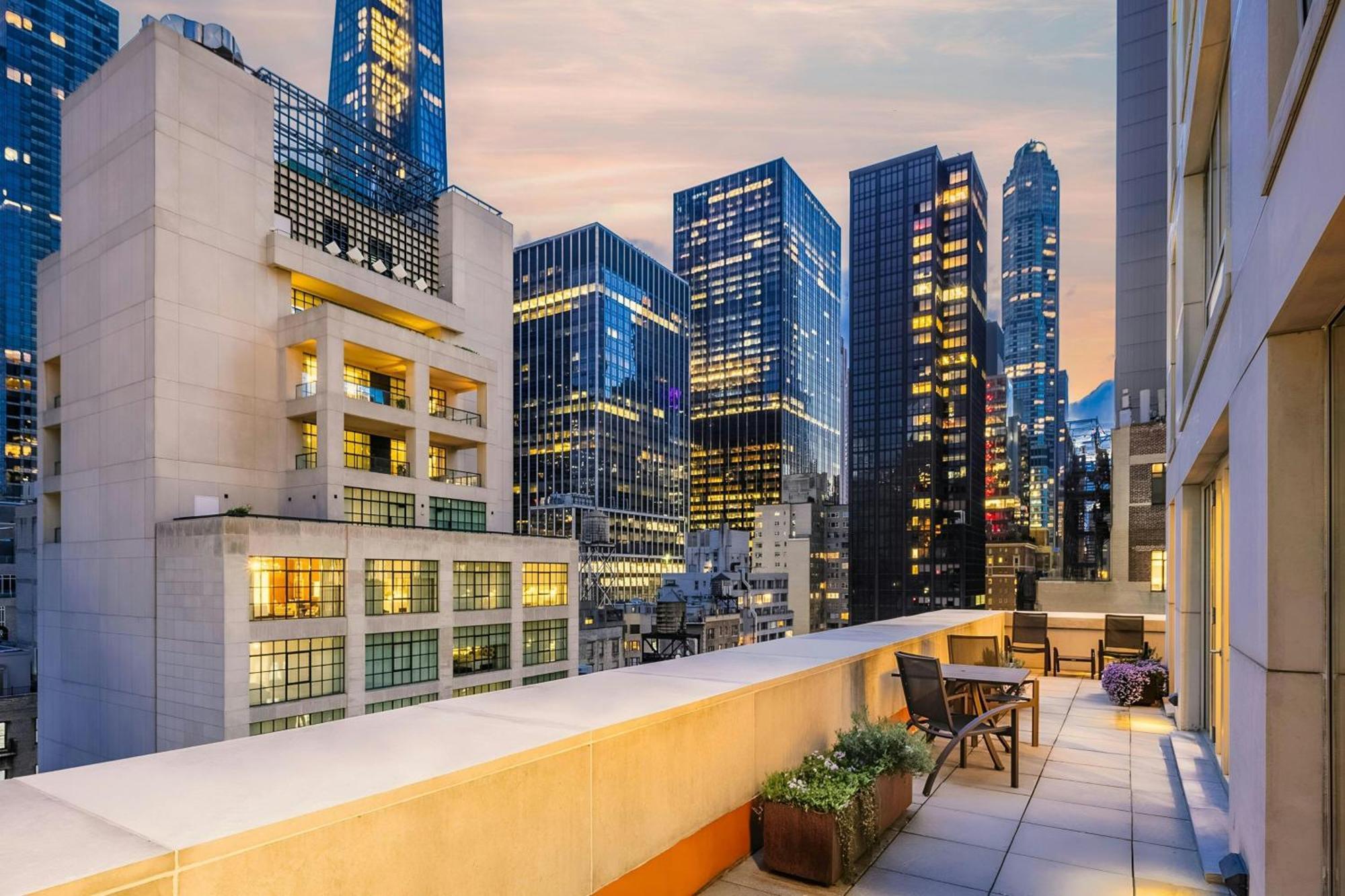 Chambers Hotel Central Park South, Sonder By Marriott Bonvoy New York Bagian luar foto