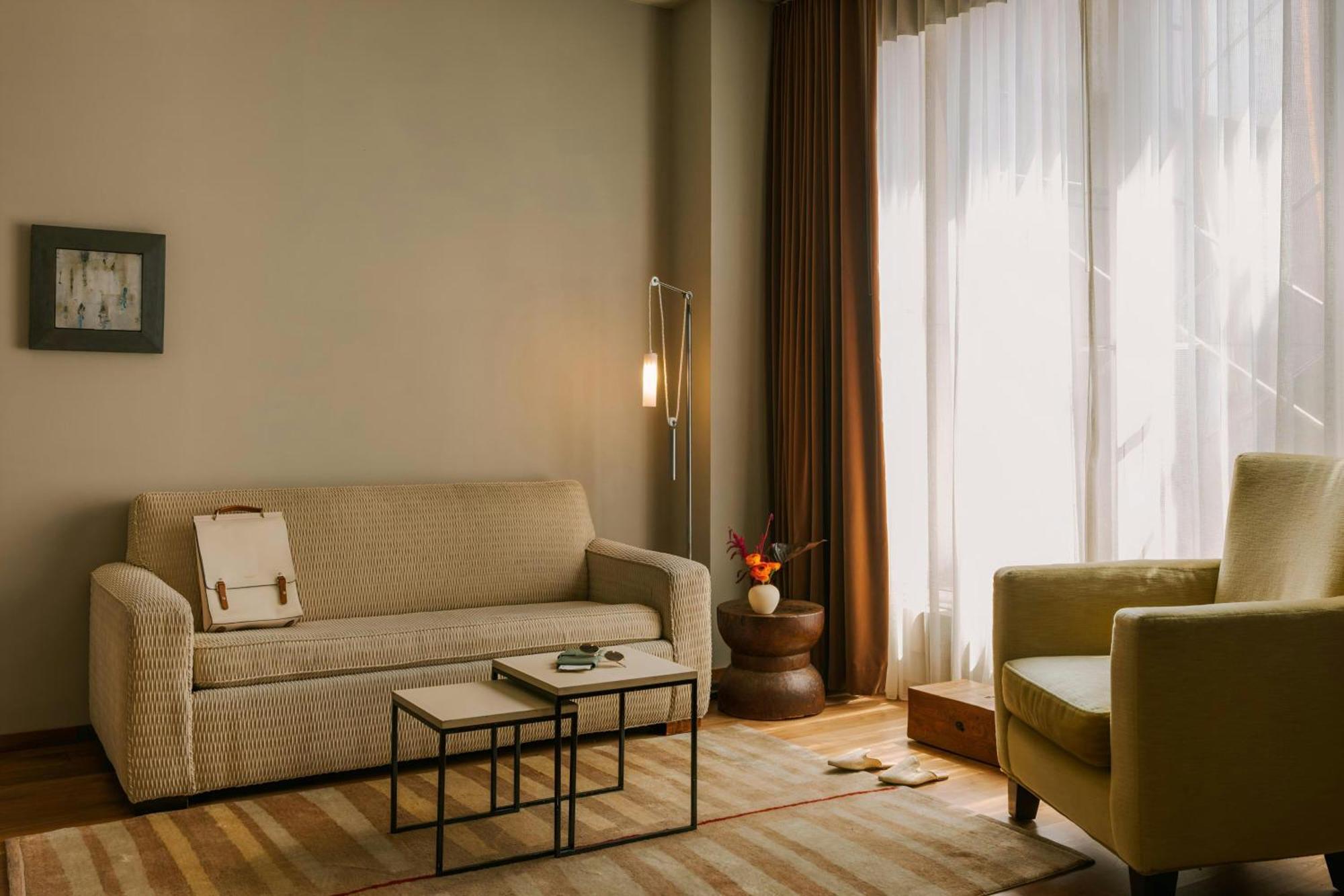 Chambers Hotel Central Park South, Sonder By Marriott Bonvoy New York Bagian luar foto